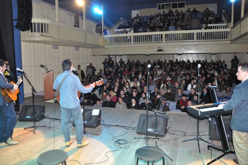Público lotou o Theatro Treze de Maio durante o lançamento oficial / Foto: Arquivo Público lotou o Theatro Treze de Maio durante o lançamento oficial / Foto: Arquivo