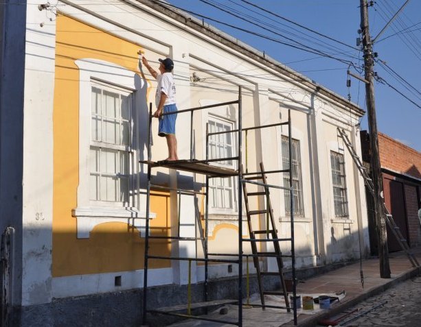 Proprietário da casa 32 fez questão de pintar a própria residência/Foto:João Alves