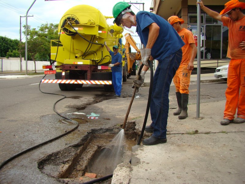 Serviço iniciou na manhã desta quarta-feira (8) pelo Bairro Patronato e se estenderá para todas as regiões da cidade com apoio de maquinário da Prefeitura/Foto: carlos Nunes