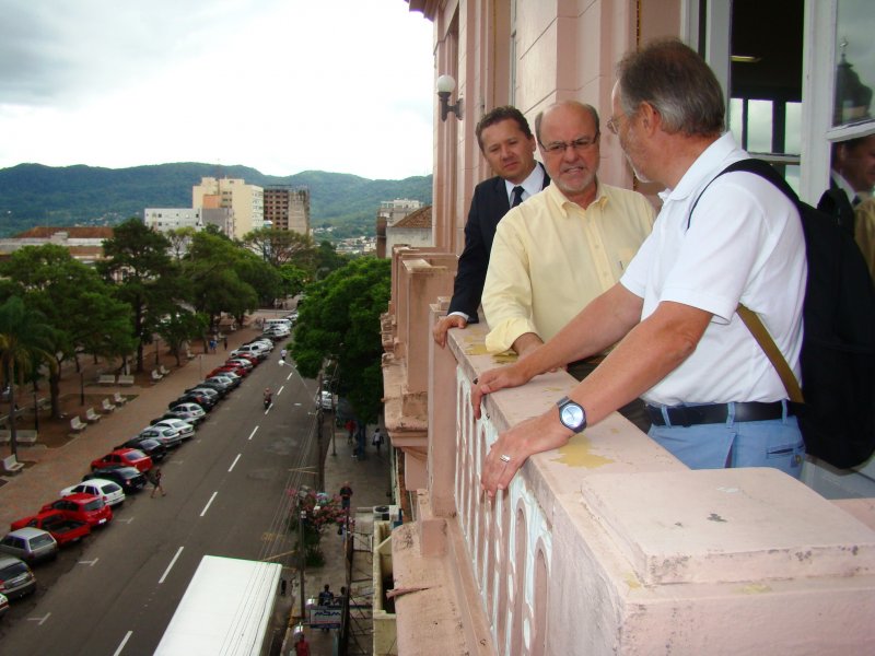 Schirmer recepcionou o prefeito Mauro Zacher e o secretário Cesar Busatto 
