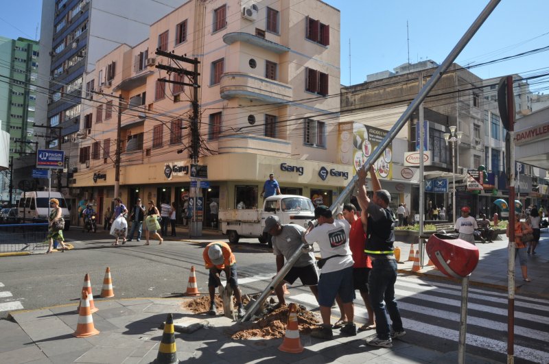 Serão instalados três semáforos para pedestres e um para veículos / Foto: João Alves