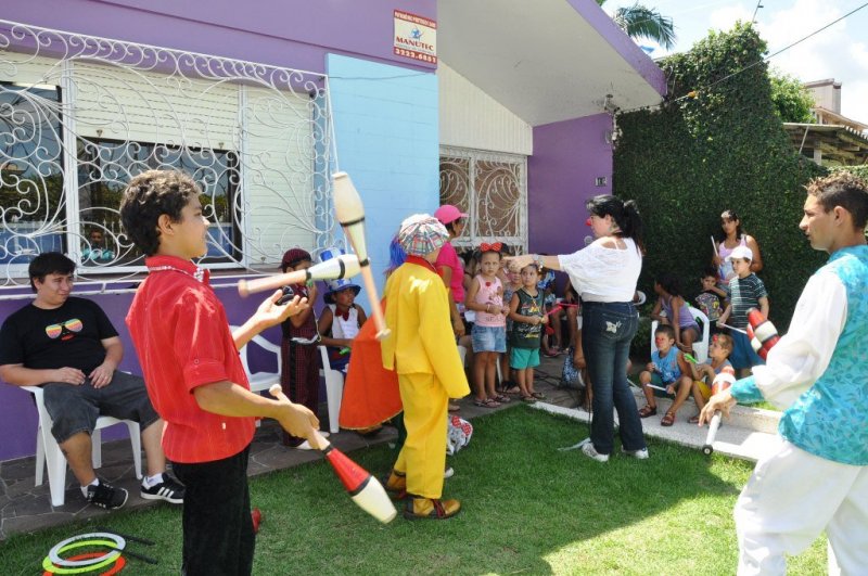 A alegria e a diversão foram garantidas pelos palhaços / Foto: João Alves