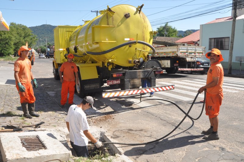 Prefeitura trabalha na desobstrução de mais de 4,5 mil bocas de lobo em Santa Maria/Foto: João Alves 
