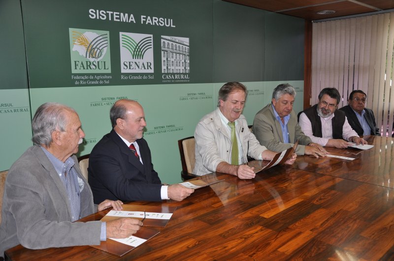 Série de agendas do diplomata espanhol em Porto Alegre encerrou roteiro de visitas ao RS