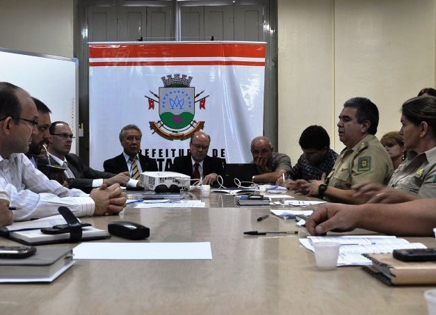 Cúpula da segurança pública de Santa Maria debateu a polêmica sobre a transferência de PMs do interior para reforçar o policiamento em Porto Alegre e região Metropolitana. Foto: João Alves/Prefeitura de Santa Maria