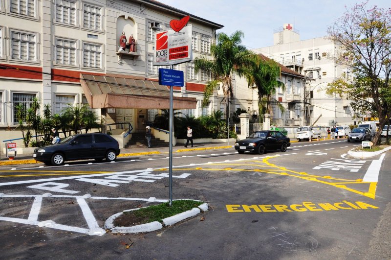 A Prefeitura atuou na qualificação do retorno em frente à instituição hospitalar e na implantação de vagas para estacionamento de ambulâncias e para embarque e desembarque de passageiros A Prefeitura atuou na qualificação do retorno em frente à instituição hospitalar e na implantação de vagas para estacionamento de ambulâncias e para embarque e desembarque de passageiros