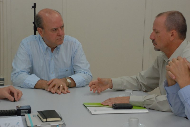 Prefeito Schirmer focou a reunião na questão do atendimento ao cliente e demora no restabelecimento do serviço de energia elétrica - Foto: João Vilnei/Prefeitura Prefeito Schirmer focou a reunião na questão do atendimento ao cliente e demora no restabelecimento do serviço de energia elétrica - Foto: João Vilnei/Prefeitura