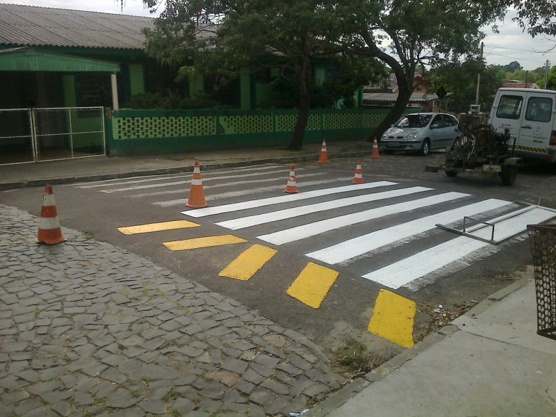Alunos da Emef São Carlos, localizada na Rua Agostinho Scolari, no Bairro Urlândia, terão mais segurança com a revitalização da faixa
