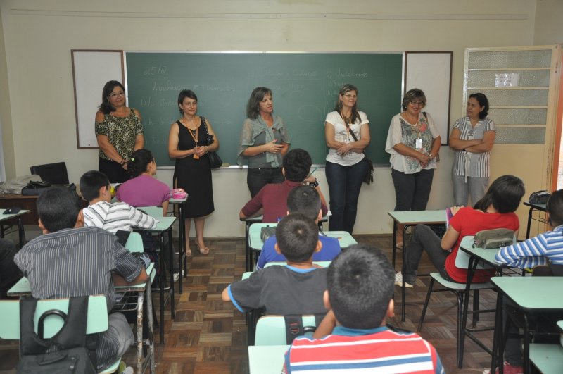 Equipe da Educação leva as boas-vindas aos alunos/Fotos João Alves