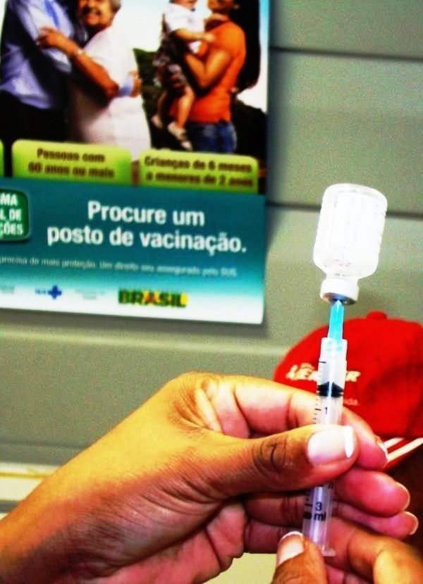 A meta é vacinar 80% da população pertencente aos grupos prioritários - Foto: Arquivo/Prefeitura