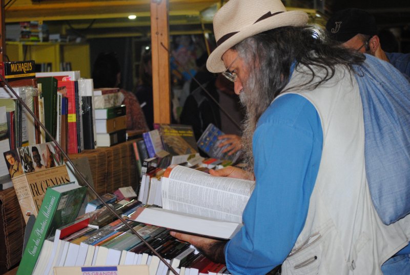 Faltando quatro dias para o término da Feira, número de livros vendidos já é igual ao de toda a edição do ano passado - Foto: Lucas Schneider/Divulgação Feira do Livro Faltando quatro dias para o término da Feira, número de livros vendidos já é igual ao de toda a edição do ano passado - Foto: Lucas Schneider/Divulgação Feira do Livro