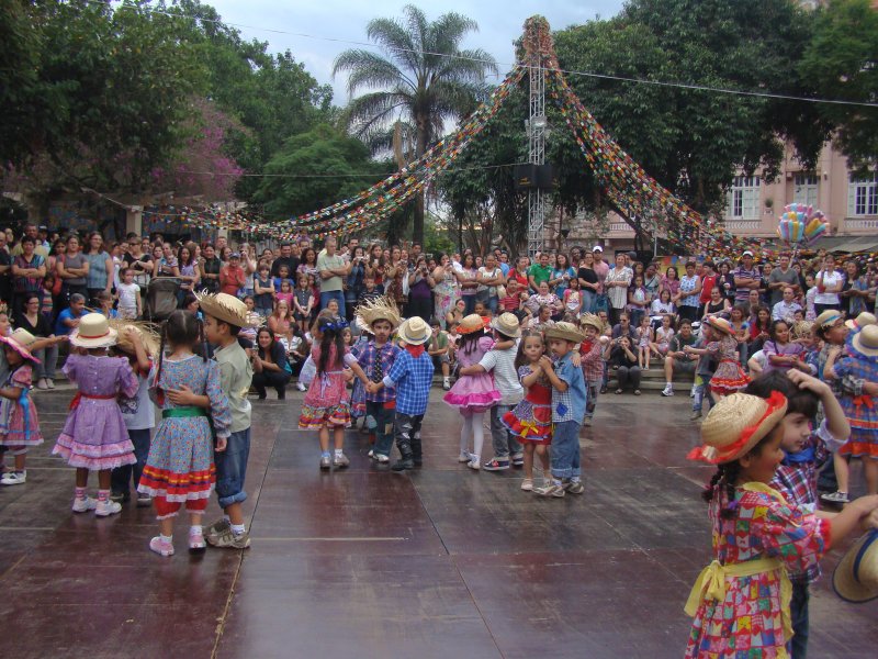 Pequenos, com suas famílias, foram a grande atração da Festa Junina do ano passado, na Saldanha Marinho - Foto: Guilherme Bicca/Prefeitura