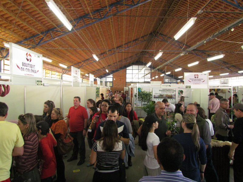 Público lotou pavilhão onde se realizou a Feira dos Distritos, durante a Expofeira 2013