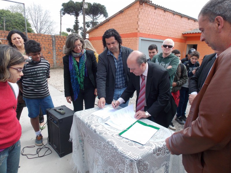 EMEF Pinheiro Machado terá quadra poliesportiva. Prefeito autorizou inicio da obra, nesta quinta EMEF Pinheiro Machado terá quadra poliesportiva. Prefeito autorizou inicio da obra, nesta quinta