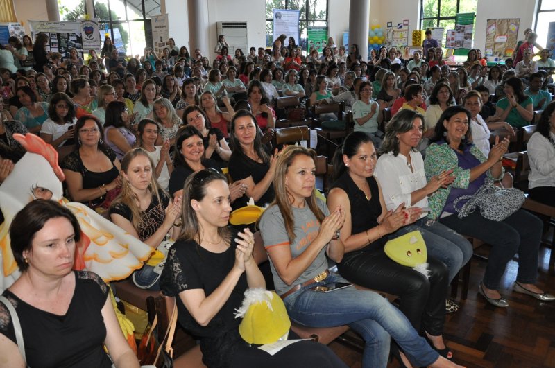 Professores e gestores das escolas do município lotaram o salão de eventos da AABB, para o seminário de encerramento do curso do PNAIC/Foto: João Alves Professores e gestores das escolas do município lotaram o salão de eventos da AABB, para o seminário de encerramento do curso do PNAIC/Foto: João Alves
