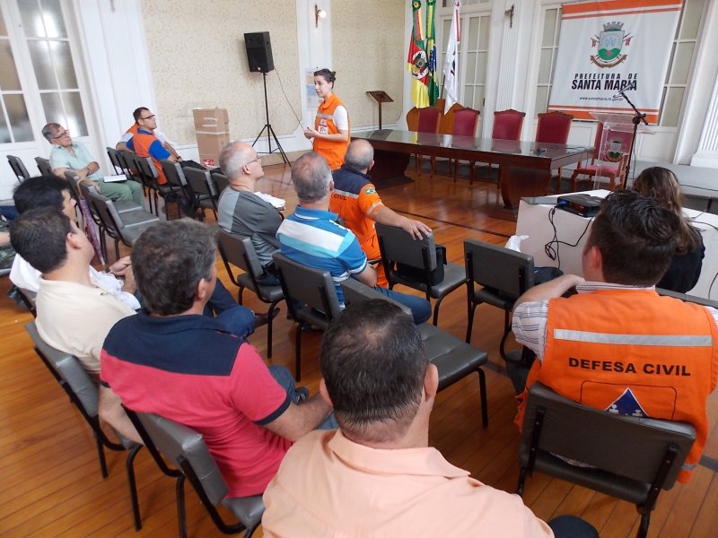Capacitação ocorreu no Salão de Atos da Prefeitura de Santa Maria e reuniu órgãos da Defesa Civil Municipal e comunidade/Foto: João Alves