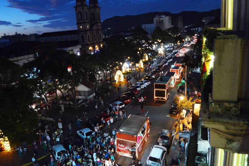 PMSM Neste Natal fa a algu m feliz Caravana da Coca Cola