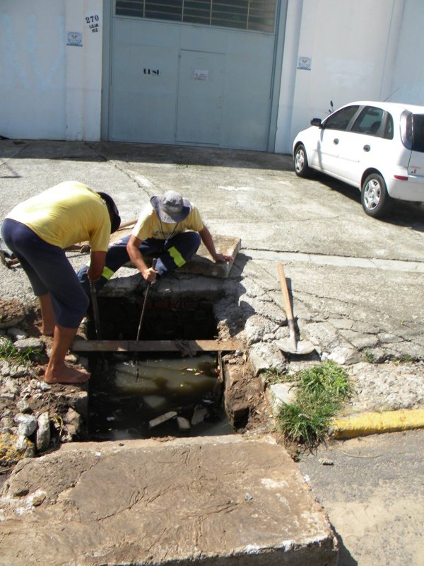 Fotos: Divulgação Sec de Infraestrutura. Obras de recuperação de trecho da Avenida Walter Jobim deixa via em meia pista