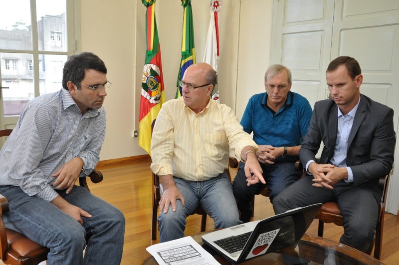 Prefeito apresentou as reivindicações da região ao secretário / Foto: João Alves