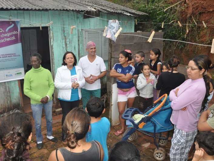 Primeira-dama lidera campanha que leva agasalhos para famílias carentes