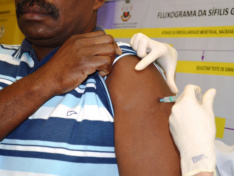 Tranqüilidade e grande procura nos postos marcam o início da vacinação contra a Influenza Tranqüilidade e grande procura nos postos marcam o início da vacinação contra a Influenza