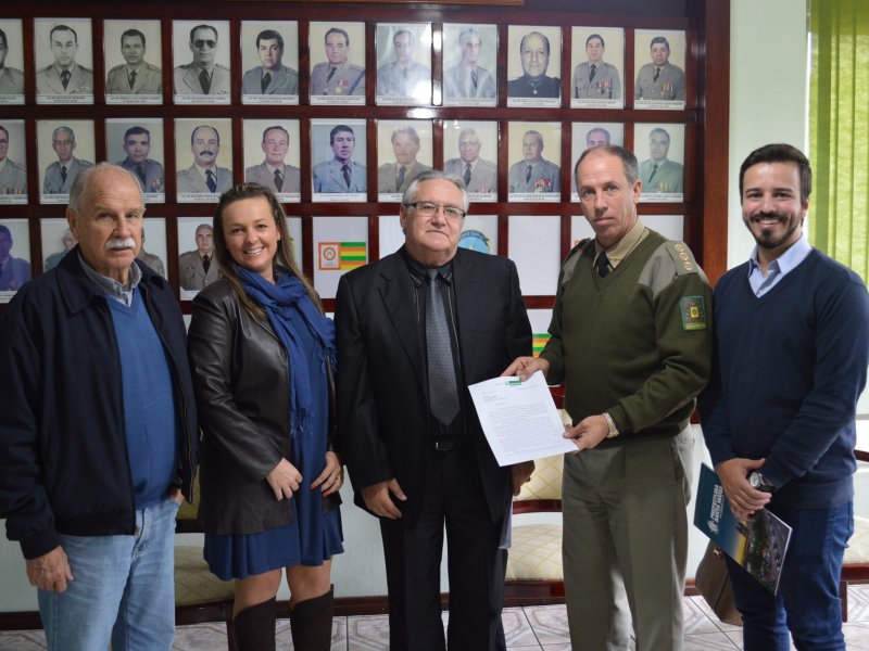 Gabinete de Gestão Integrada Municipal entrega moção de apoio à atuação da Brigada Militar