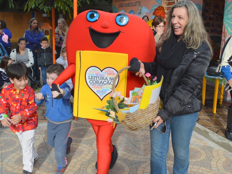 EMEI João Francescatto é a primeira escola municipal a receber atividades do Ônibus da Leitura. Instituição também inaugurou a Geloteca EMEI João Francescatto é a primeira escola municipal a receber atividades do Ônibus da Leitura. Instituição também inaugurou a Geloteca