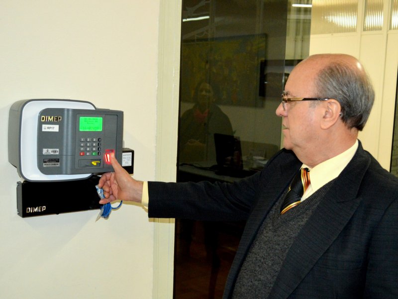 Ponto eletrônico já cadastrou mais de 80% dos servidores. Controle eletrônico inicia 1º de julho Ponto eletrônico já cadastrou mais de 80% dos servidores. Controle eletrônico inicia 1º de julho