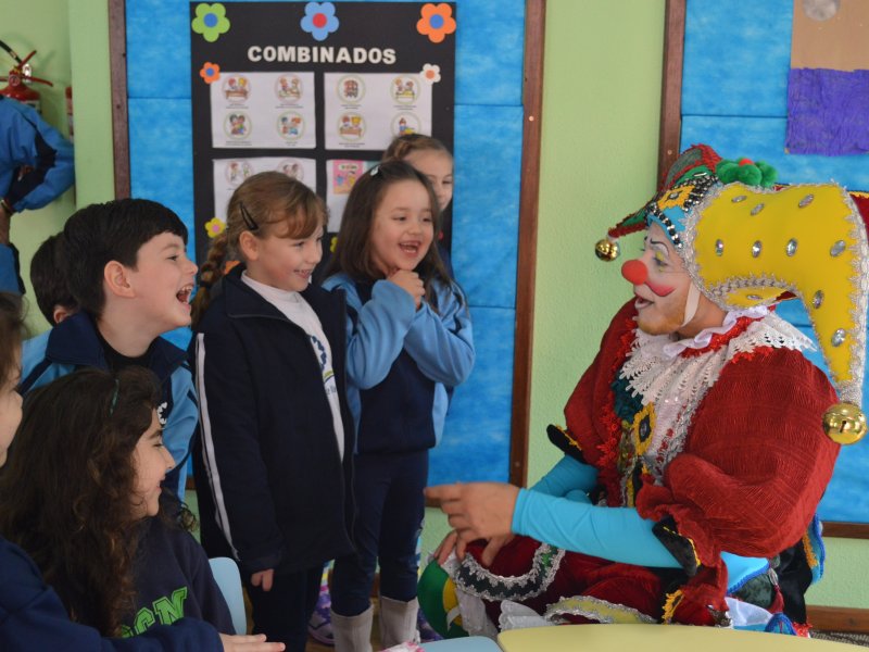 Palhaço Catupiry convida alunos e servidores de Santa Maria para o Revezamento da Tocha Olímpica Palhaço Catupiry convida alunos e servidores de Santa Maria para o Revezamento da Tocha Olímpica
