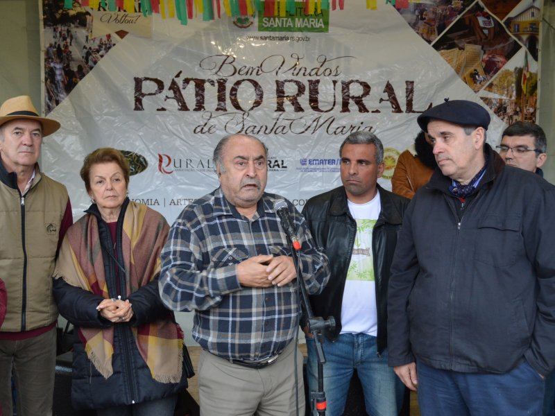 Prefeito Farret e público prestigiam a abertura de mais uma edição do Pátio Rural