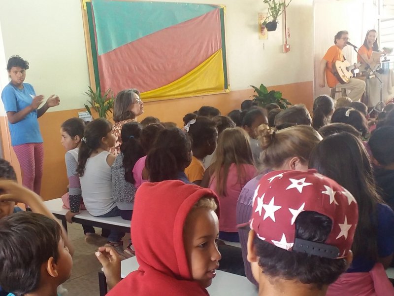 Mês da Criança: Projeto Barquinho de Papel vai às escolas Adelmo Simas e Sinos de Belém Mês da Criança: Projeto Barquinho de Papel vai às escolas Adelmo Simas e Sinos de Belém