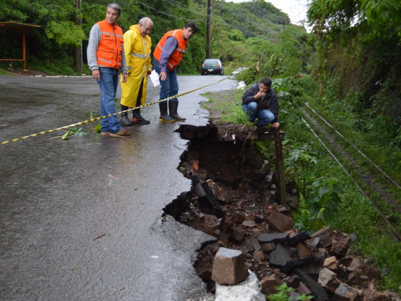 22 famílias isoladas pela chuva em Arroio Grande recebem auxílio da Defesa Civil Municipal
