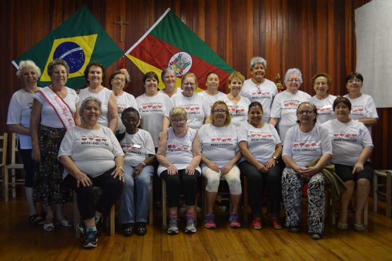 Grupo Mexe Coração realiza último chá de confraternização do ano para homenagear aniversariantes