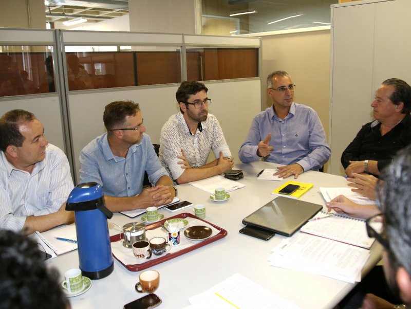 Equipes da Prefeitura e do Sebrae realizaram a primeira reunião conjunta de trabalho nesta quarta-feira (Foto: Roni Riet)