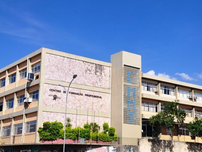 Escola Municipal de Aprendizagem Industrial está localizada na Avenida Rio Branco, próxima à Gare (Foto: Arquivo PMSM)