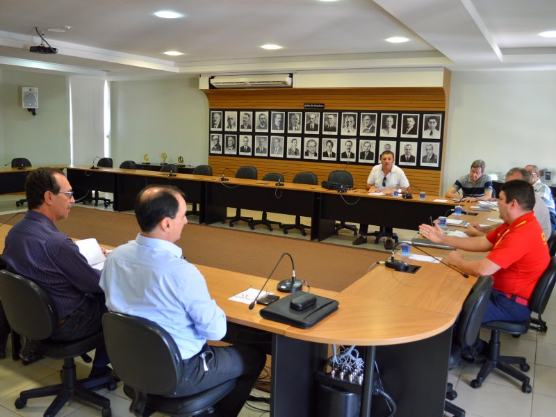  Reunião dos conselheiros aprovou o plano e definiu que gastos devem ser mais detalhados (Foto: João Alves)