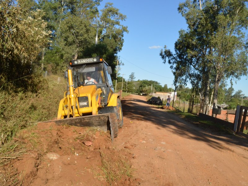 Objetivo da ação é também amenizar, de forma paliativa, os alagamentos na região. (Foto: João Alves)