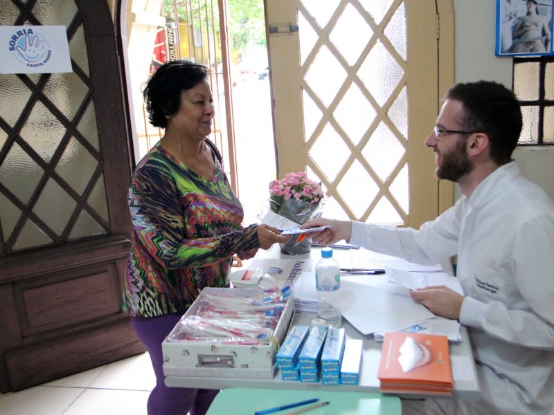 Após a primeira consulta, os pacientes já saíram do local com agendamento definido (Foto: Deise Fachin)