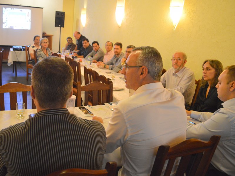 Empresários levaram pautas à reunião-almoço com prefeito (Foto: João Vilnei)