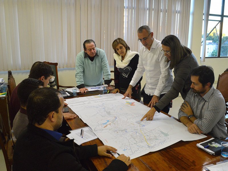 Secretária Ana Pellini conheceu o mapeamento feito sobre as áreas de risco do Município (Foto: João Alves)