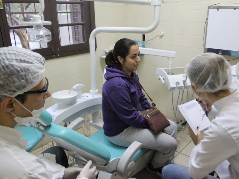 Usuários receberam orientações de higiene oral, realizaram avaliação e passaram pelo atendimento odontológico (Foto: Deise Fachin)