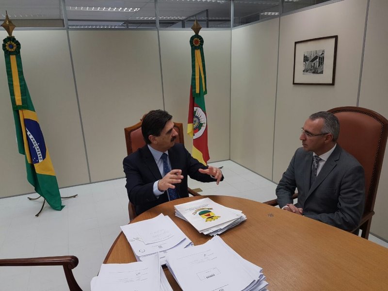 Prefeito Jorge Pozzobom esteve reunido com o presidente do Instituto de Previdência do Estado nesta segunda-feira (Foto: Divulgação/ Prefeitura)