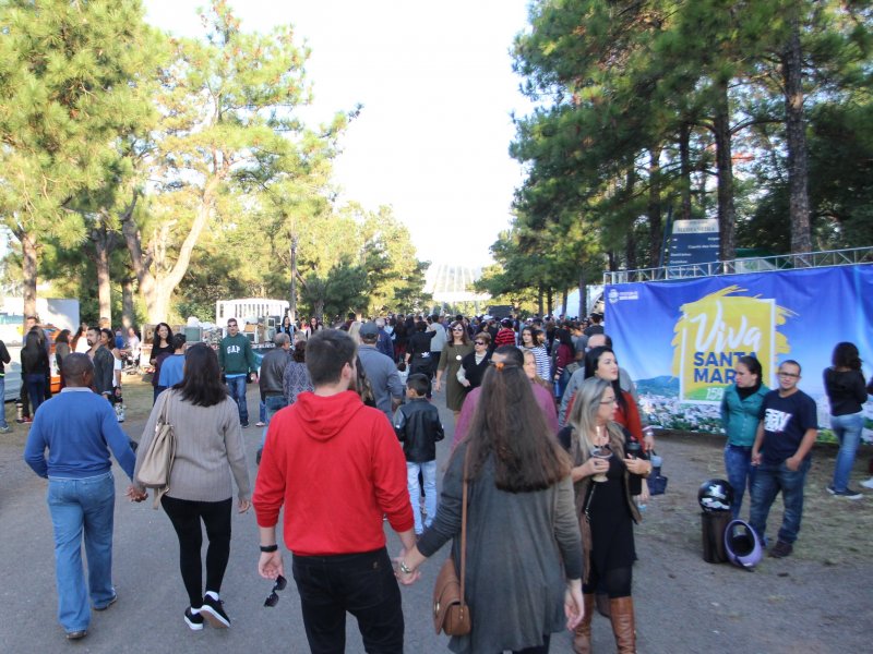 Público lotou o Parque da Medianeira para celebrar os 159 anos de Santa Maria (Foto: Deise Fachin)