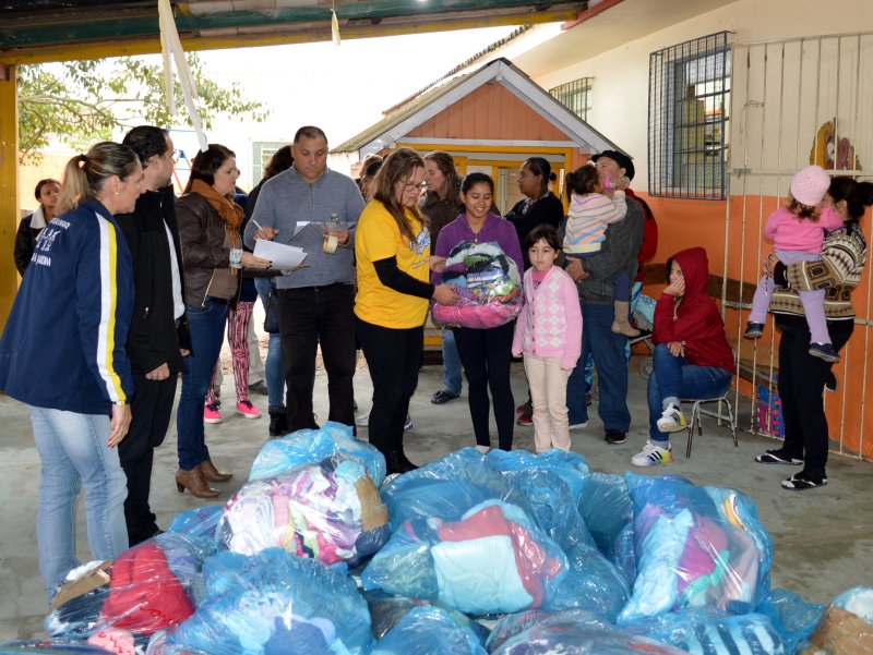  Kits infantil, masculino e feminino foram entregues às famílias (Foto: João Alves)