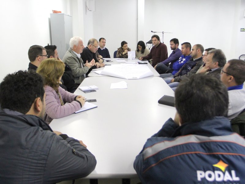 Reunião foi promovida pela Prefeitura no auditório do Centro Administrativo (Foto: Deise Fachin)
