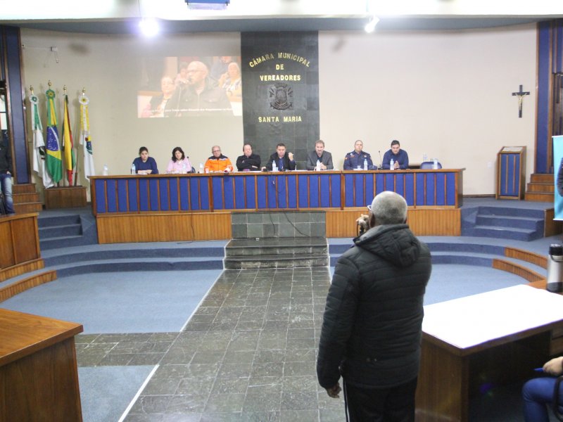 Vice-prefeito Sergio Cechin explicou as medidas adotadas pelo Governo para amenizar os alagamentos (Foto: Deise Fachin)