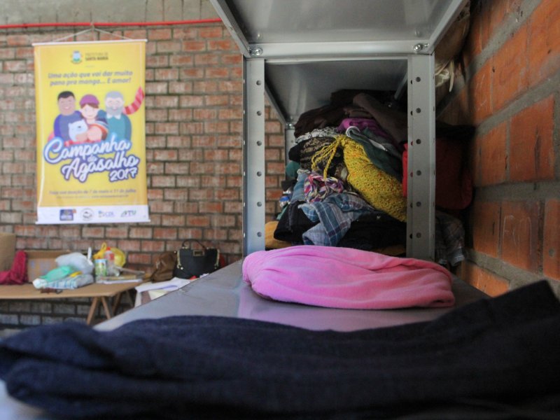 Estoque de roupas está baixo e a Prefeitura pede mais doações (Foto: Deise Fachin)