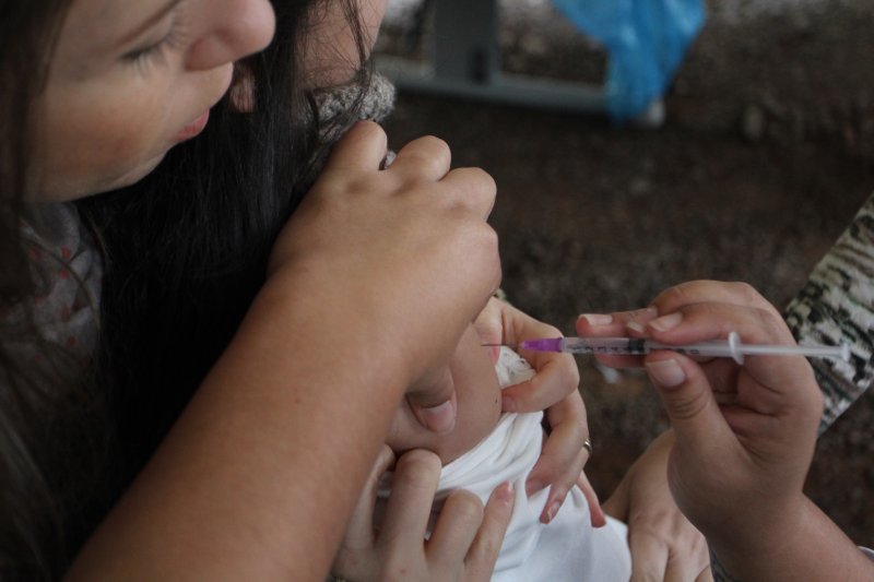 Vacinas ainda seguem sendo aplicadas, até acabarem os estoques (Foto: Deise Fachin)