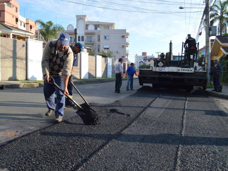 Nesta quarta-feira, equipes estiveram concentradas na execução de serviços nas ruas João Batista da Cruz Jobim e na Euclides da Cunha (Foto: João Alves)