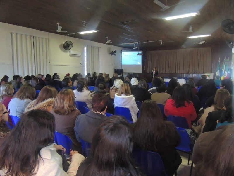 Cerca de 200 professores acompanharam as palestras (Foto: Divulgação/ Prefeitura)